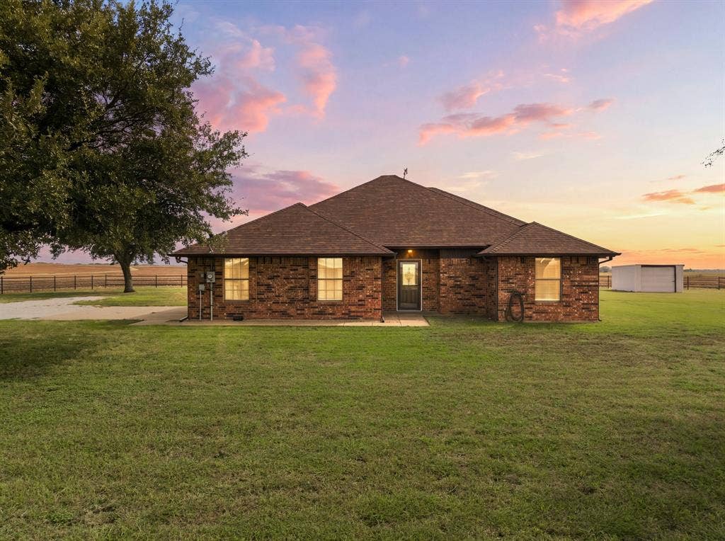 369 Odom Road, Avalon, TX 76623 369 Odom Road, Avalon, TX 76623