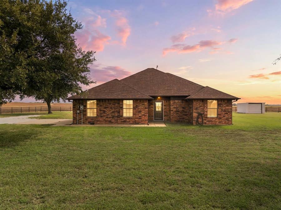 Property photo for 369 Odom Road, Avalon, TX