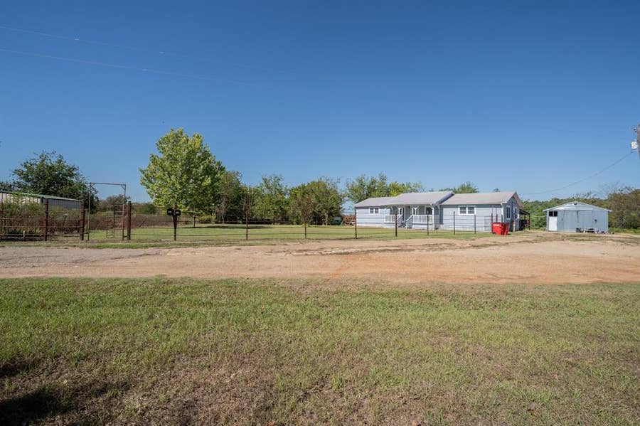 Property photo for 4827 County Road 3567, Dike, TX