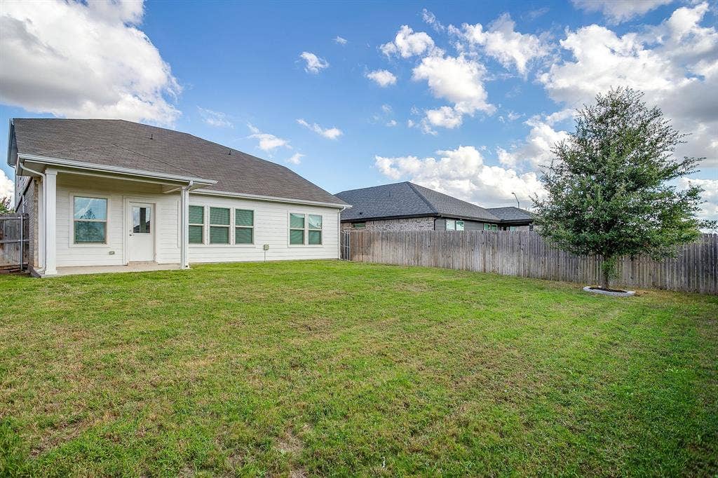 2716 Andesite Lane, Fort Worth, TX 76108
