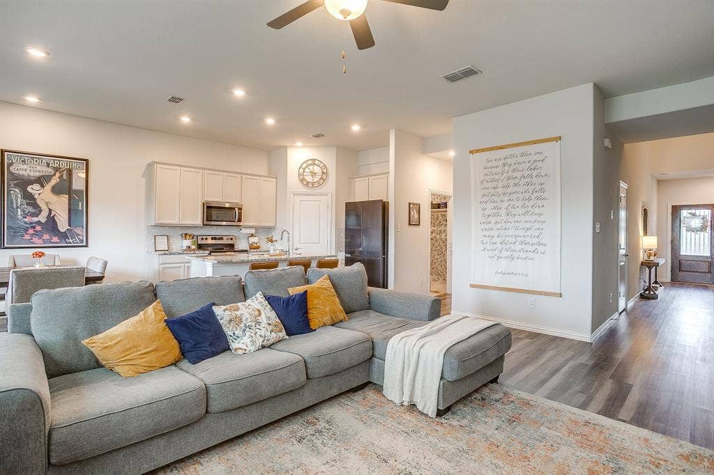 2716 Andesite Lane, Fort Worth, TX 76108