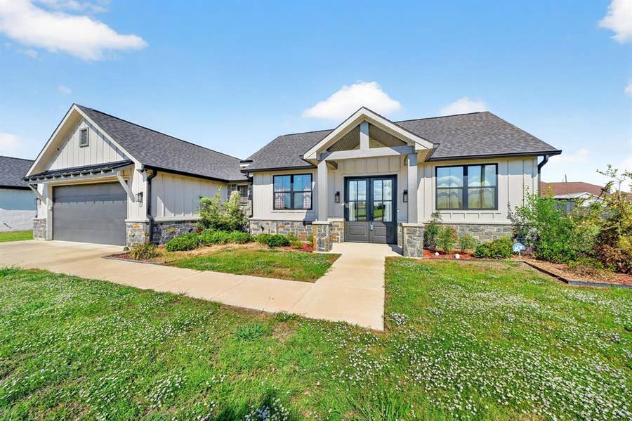 Property photo for 312 W James Street, Mabank, TX