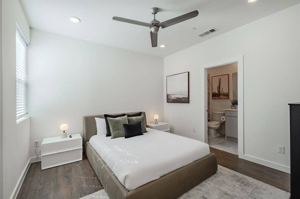 1502 Bennett Avenue, #106, Dallas, TX 75206 Wood-finish flooring, recessed lighting, ceiling fan, and window blinds