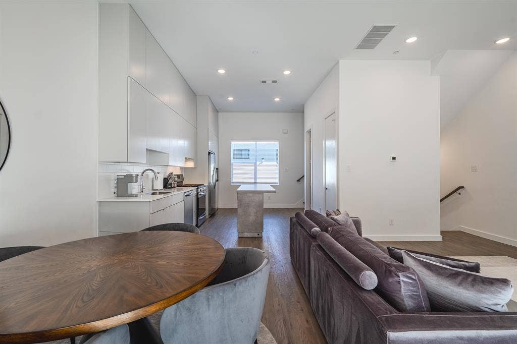 1502 Bennett Avenue, #106, Dallas, TX 75206 1502 Bennett Avenue, #106, Dallas, TX 75206
