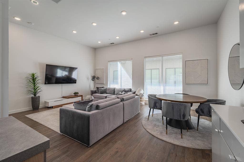 1502 Bennett Avenue, #106, Dallas, TX 75206 Open-concept interior featuring high ceilings, recessed lighting, wood-finish flooring, and large windows with horizontal blinds