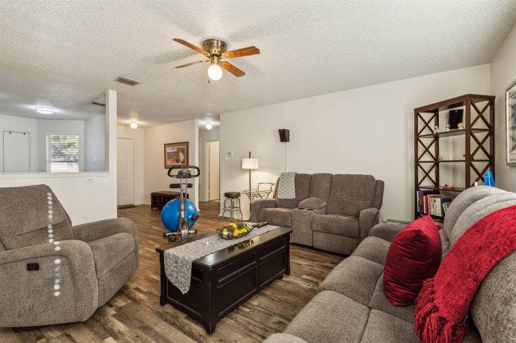 205 Crystalwood Drive, Mesquite, TX 75149 205 Crystalwood Drive, Mesquite, TX 75149
