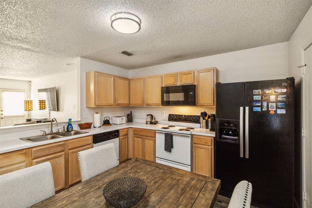 205 Crystalwood Drive, Mesquite, TX 75149 205 Crystalwood Drive, Mesquite, TX 75149