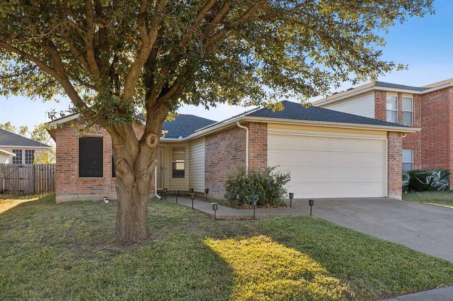 Property photo for 205 Crystalwood Drive, Mesquite, TX