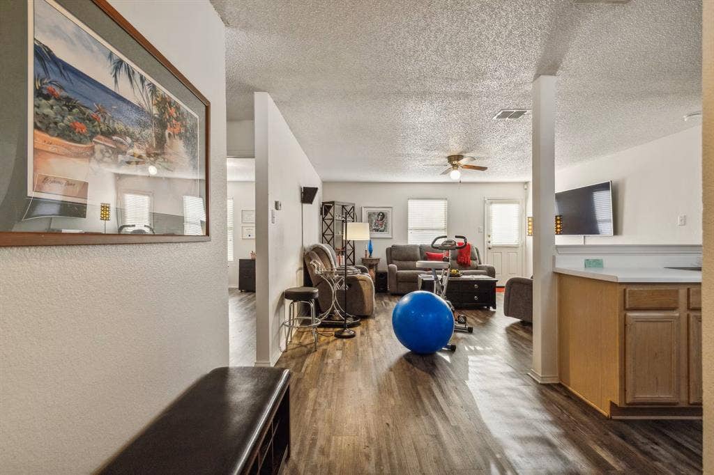 205 Crystalwood Drive, Mesquite, TX 75149 205 Crystalwood Drive, Mesquite, TX 75149