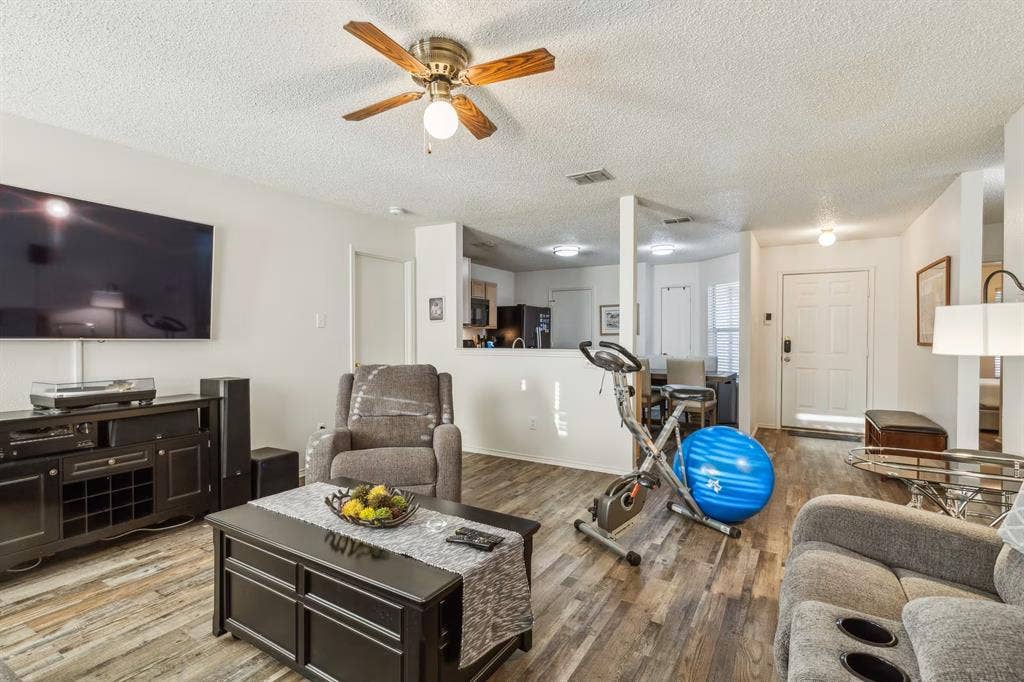205 Crystalwood Drive, Mesquite, TX 75149 205 Crystalwood Drive, Mesquite, TX 75149