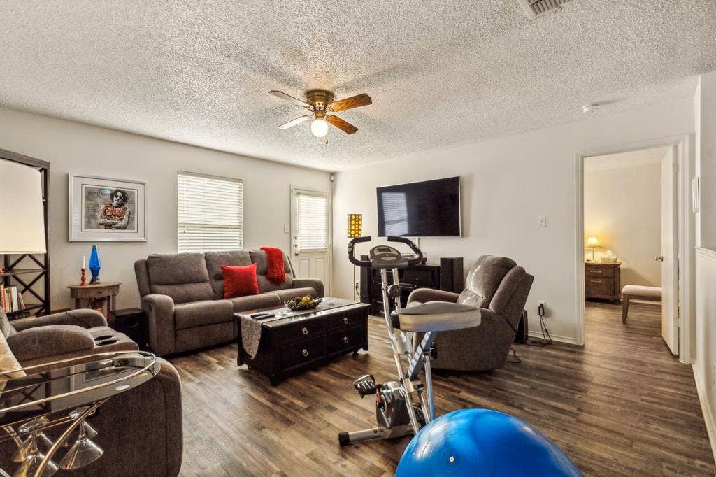 205 Crystalwood Drive, Mesquite, TX 75149 205 Crystalwood Drive, Mesquite, TX 75149