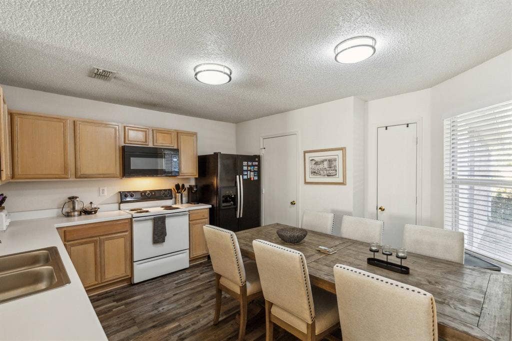 205 Crystalwood Drive, Mesquite, TX 75149 205 Crystalwood Drive, Mesquite, TX 75149