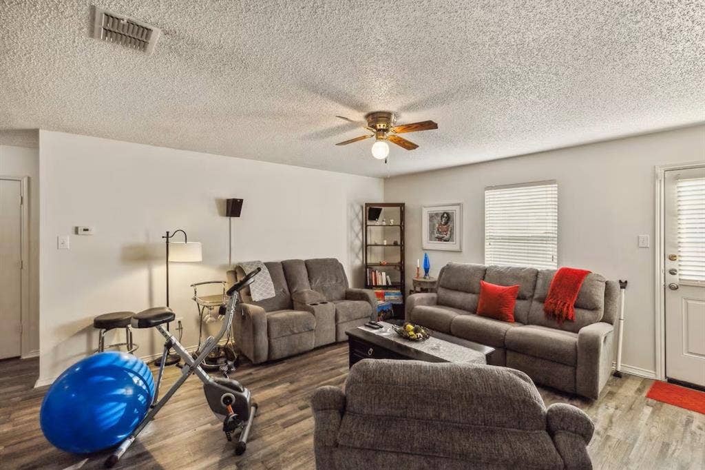 205 Crystalwood Drive, Mesquite, TX 75149 205 Crystalwood Drive, Mesquite, TX 75149
