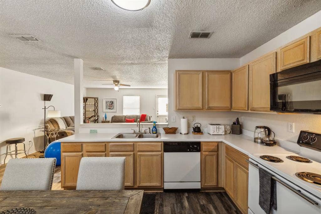 205 Crystalwood Drive, Mesquite, TX 75149 205 Crystalwood Drive, Mesquite, TX 75149