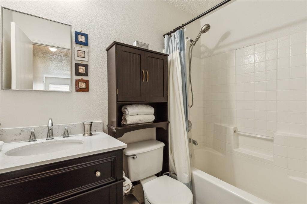 205 Crystalwood Drive, Mesquite, TX 75149 205 Crystalwood Drive, Mesquite, TX 75149