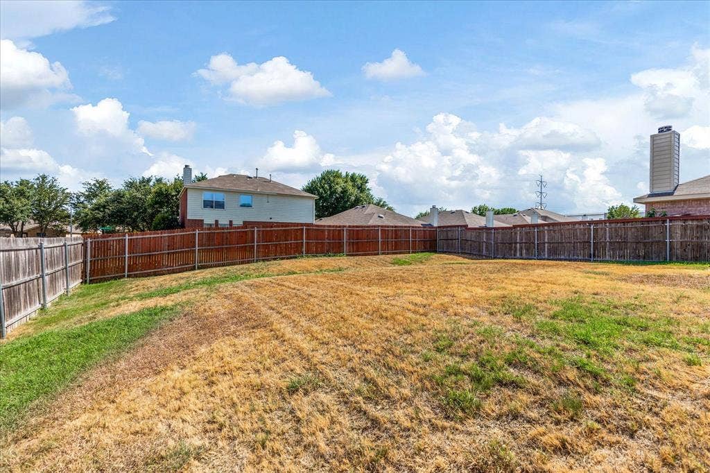 1047 Stream Drive, Grand Prairie, TX 75052 1047 Stream Drive, Grand Prairie, TX 75052