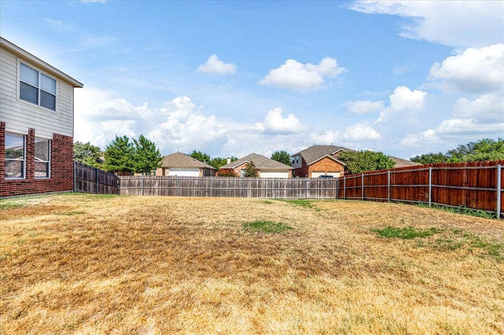 1047 Stream Drive, Grand Prairie, TX 75052 1047 Stream Drive, Grand Prairie, TX 75052