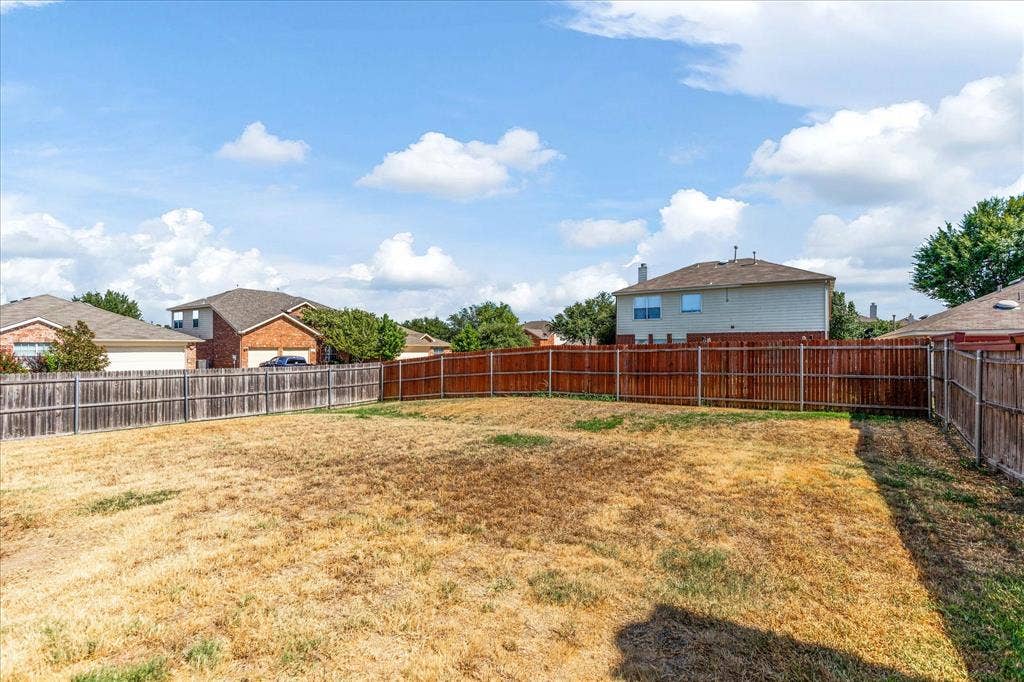 1047 Stream Drive, Grand Prairie, TX 75052 1047 Stream Drive, Grand Prairie, TX 75052
