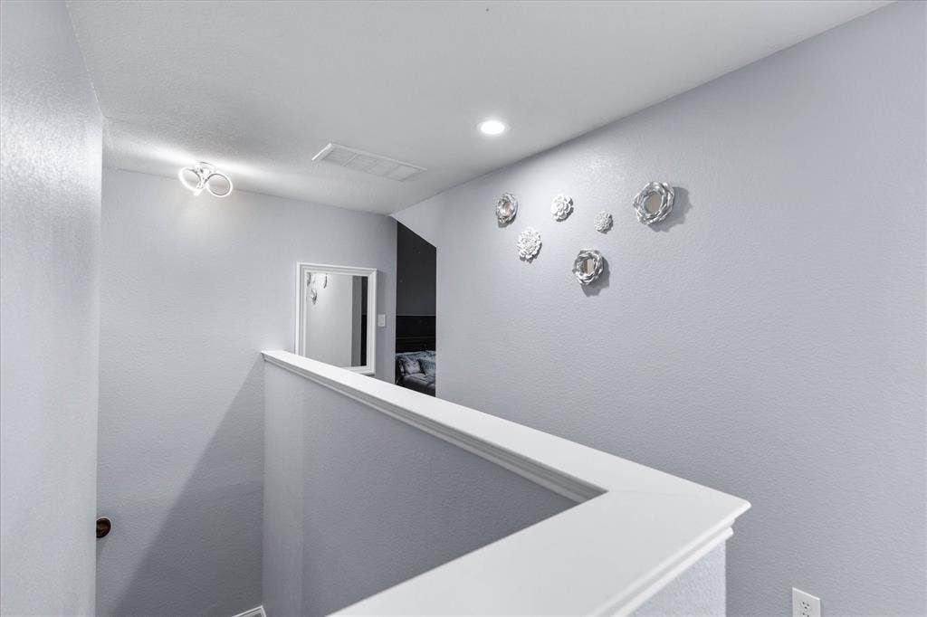 1047 Stream Drive, Grand Prairie, TX 75052 1047 Stream Drive, Grand Prairie, TX 75052