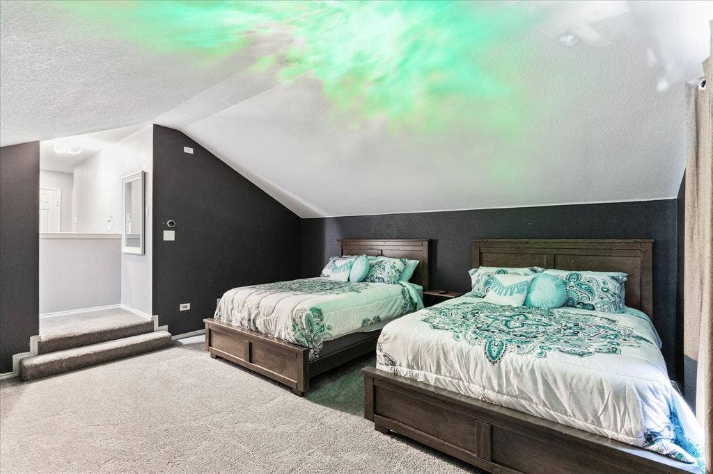 1047 Stream Drive, Grand Prairie, TX 75052 1047 Stream Drive, Grand Prairie, TX 75052