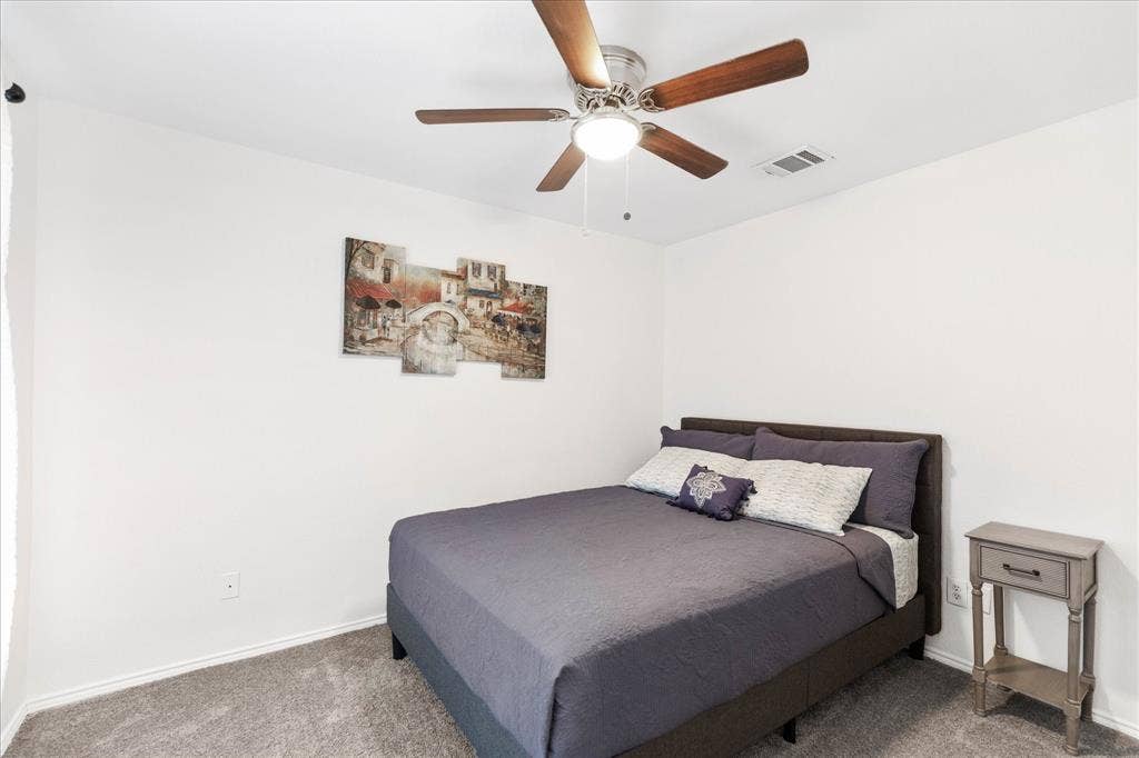1047 Stream Drive, Grand Prairie, TX 75052 1047 Stream Drive, Grand Prairie, TX 75052