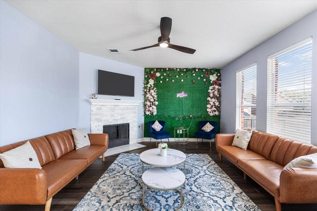1047 Stream Drive, Grand Prairie, TX 75052 1047 Stream Drive, Grand Prairie, TX 75052