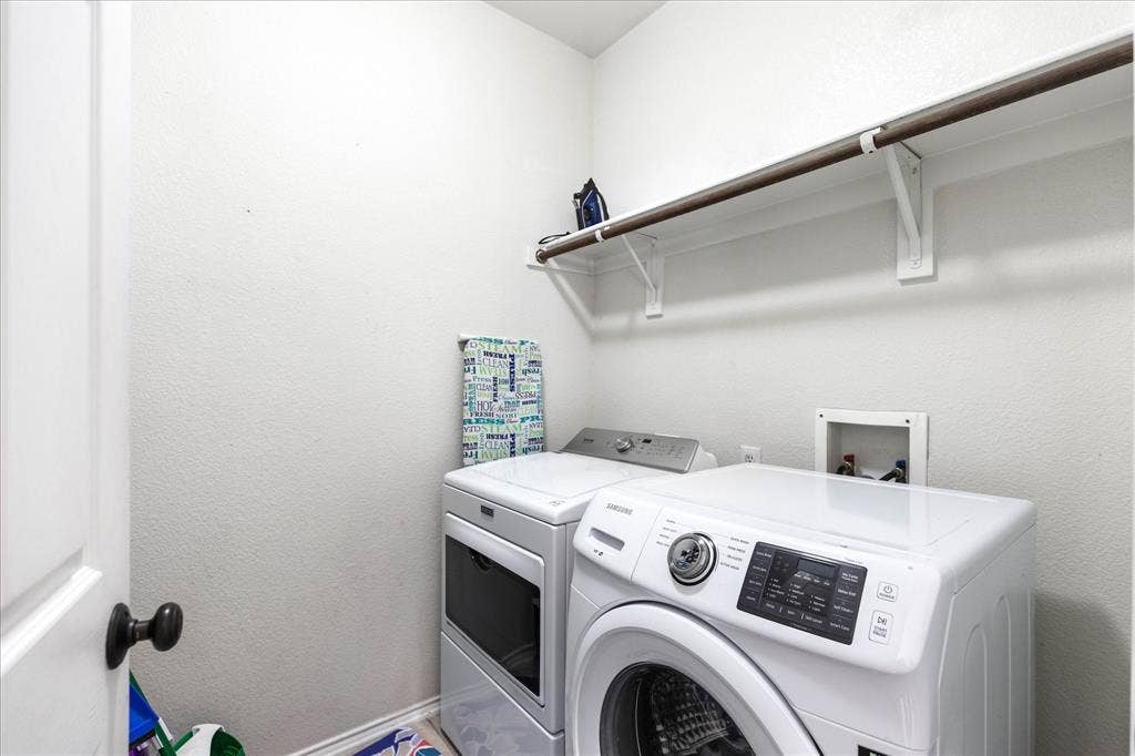 1047 Stream Drive, Grand Prairie, TX 75052 1047 Stream Drive, Grand Prairie, TX 75052
