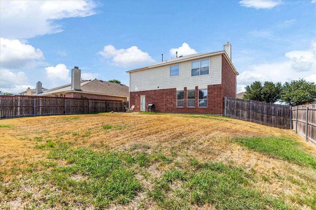 1047 Stream Drive, Grand Prairie, TX 75052 1047 Stream Drive, Grand Prairie, TX 75052