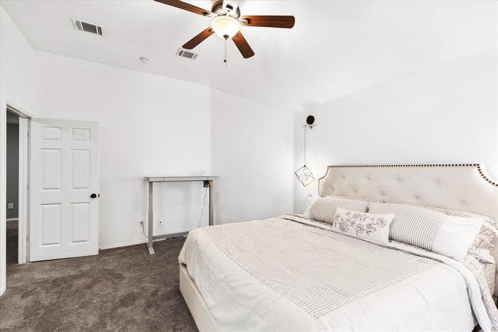 1047 Stream Drive, Grand Prairie, TX 75052 1047 Stream Drive, Grand Prairie, TX 75052