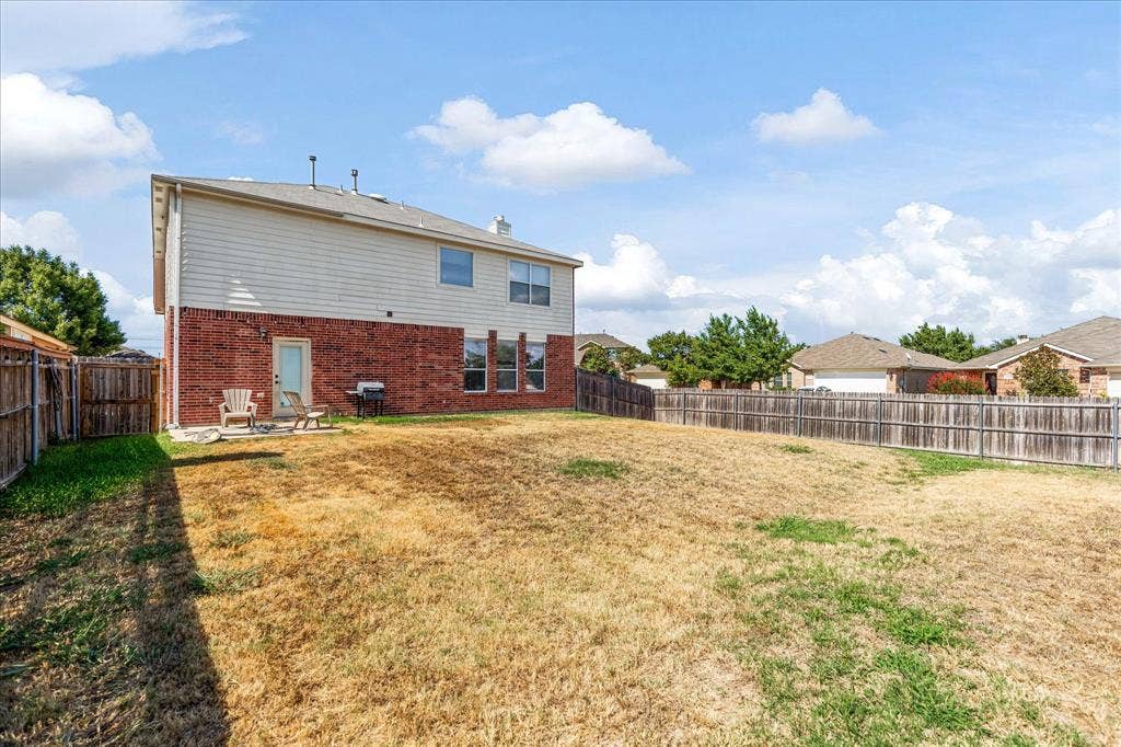 1047 Stream Drive, Grand Prairie, TX 75052 1047 Stream Drive, Grand Prairie, TX 75052