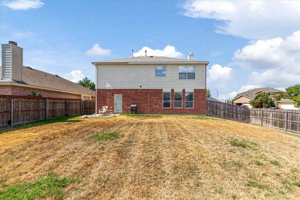 1047 Stream Drive, Grand Prairie, TX 75052 1047 Stream Drive, Grand Prairie, TX 75052