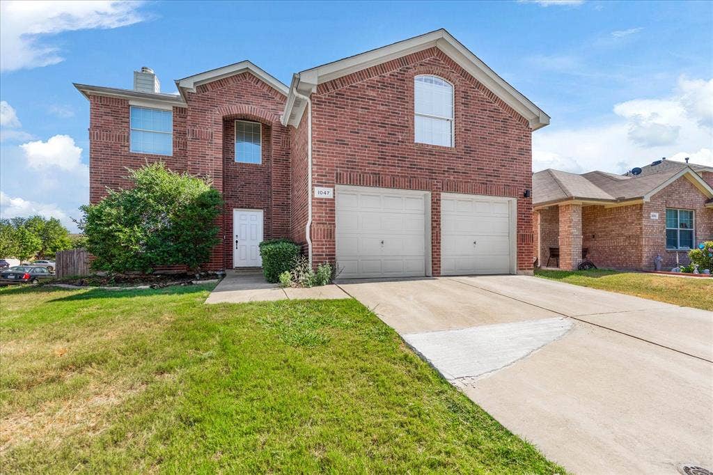 1047 Stream Drive, Grand Prairie, TX 75052 1047 Stream Drive, Grand Prairie, TX 75052