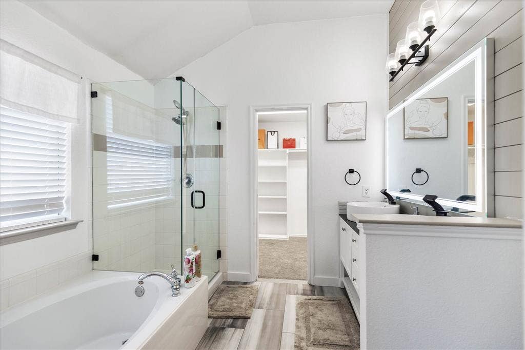 1047 Stream Drive, Grand Prairie, TX 75052 1047 Stream Drive, Grand Prairie, TX 75052