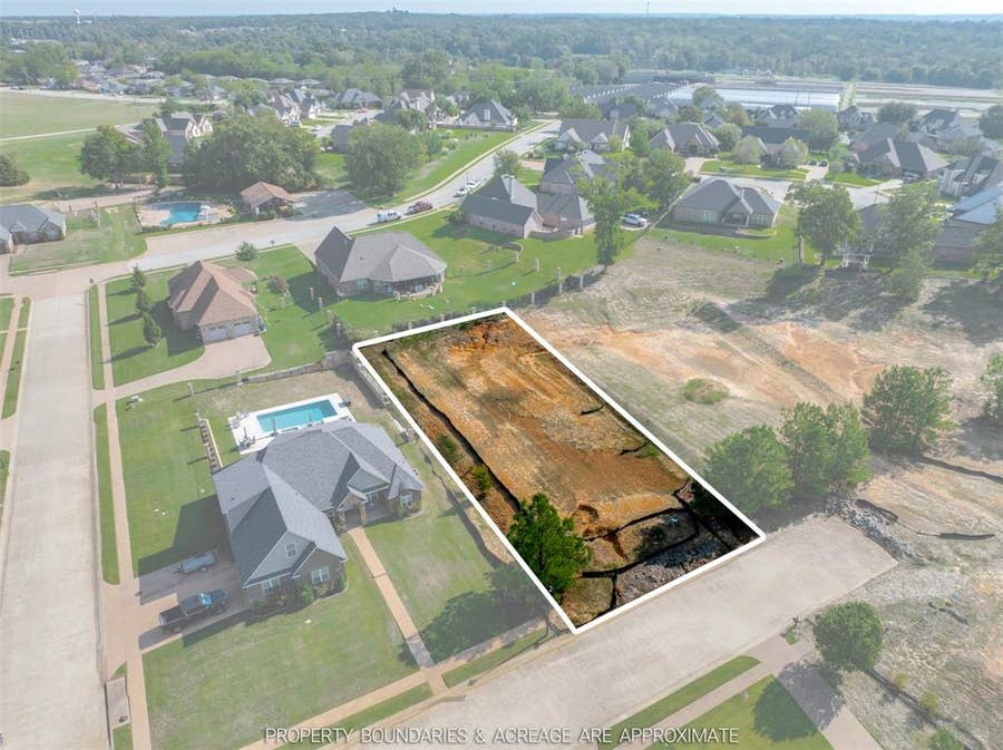 Property photo for 304 Colton Cove, Lindale, TX