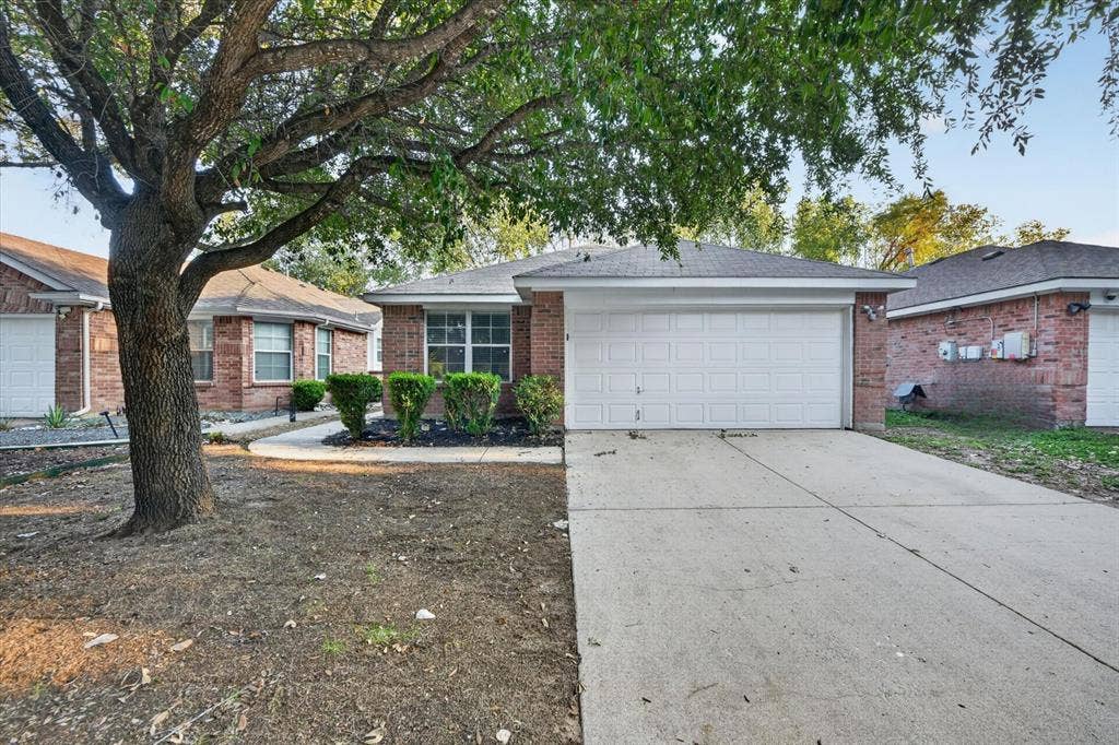 8809 Highland Orchard Drive, Fort Worth, TX 76179
