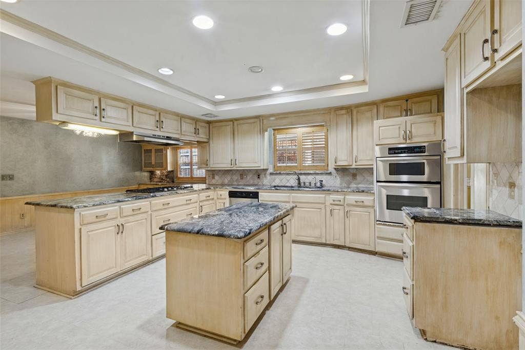 6936 Wildglen Drive, Dallas, TX 75230 Kitchen featuring central island and a large walk-in pantry