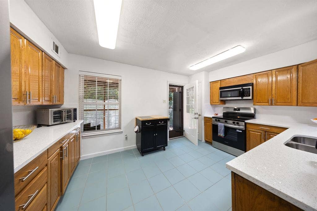7714 Royal Lane, #110, Dallas, TX 75230 7714 Royal Lane, #110, Dallas, TX 75230