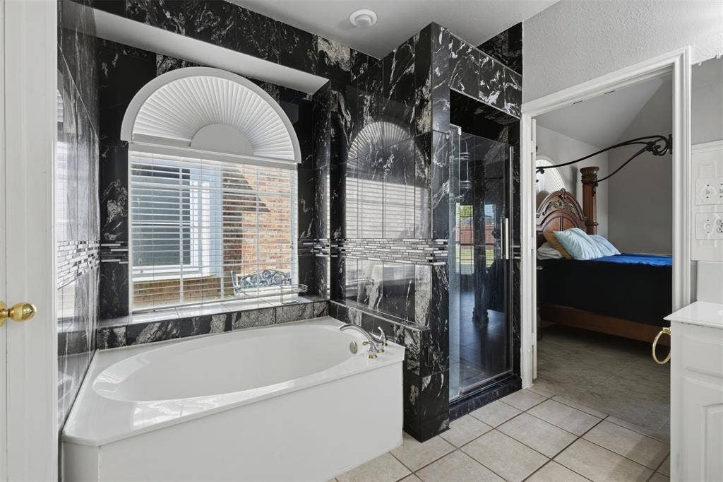 9006 Hogan Drive, Rowlett, TX 75089 9006 Hogan Drive, Rowlett, TX 75089