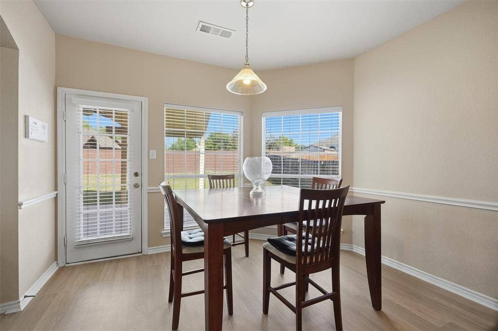 9006 Hogan Drive, Rowlett, TX 75089 9006 Hogan Drive, Rowlett, TX 75089