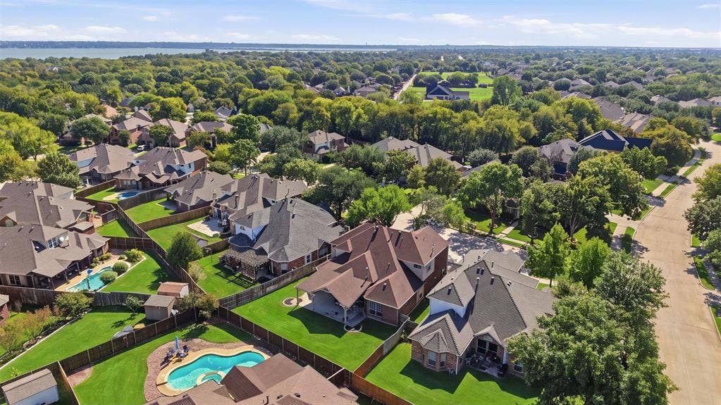 9006 Hogan Drive, Rowlett, TX 75089 9006 Hogan Drive, Rowlett, TX 75089