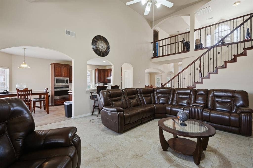 9006 Hogan Drive, Rowlett, TX 75089 9006 Hogan Drive, Rowlett, TX 75089