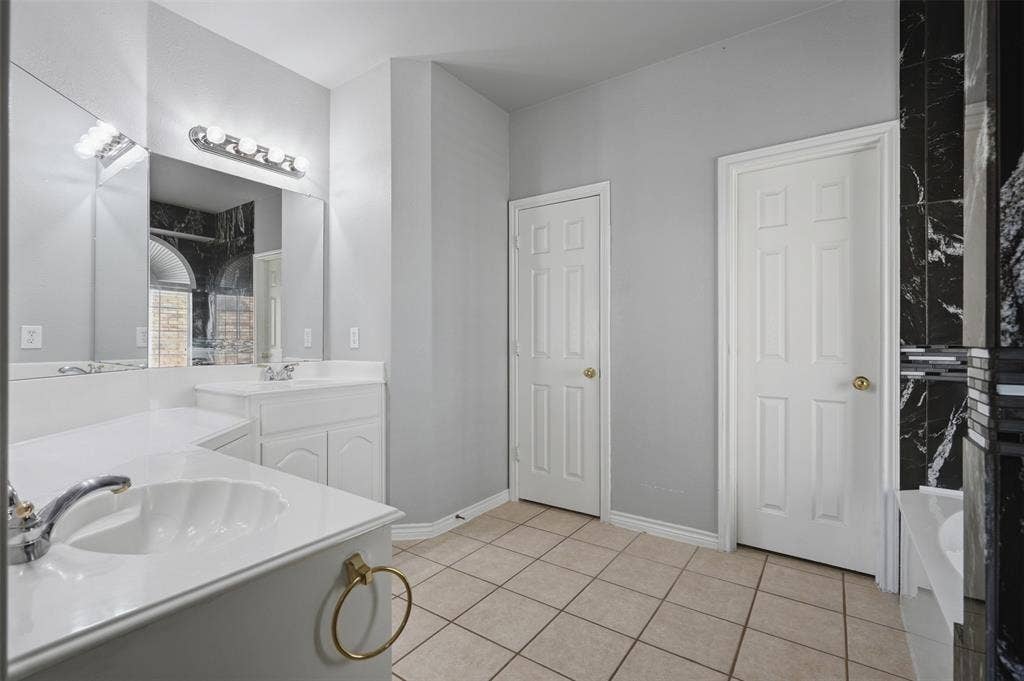 9006 Hogan Drive, Rowlett, TX 75089 9006 Hogan Drive, Rowlett, TX 75089