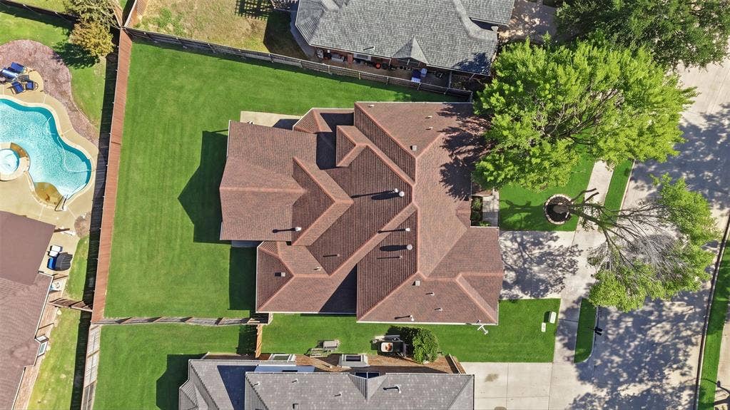 9006 Hogan Drive, Rowlett, TX 75089 9006 Hogan Drive, Rowlett, TX 75089