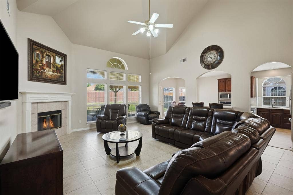 9006 Hogan Drive, Rowlett, TX 75089 9006 Hogan Drive, Rowlett, TX 75089