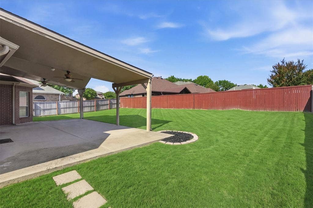 9006 Hogan Drive, Rowlett, TX 75089 9006 Hogan Drive, Rowlett, TX 75089