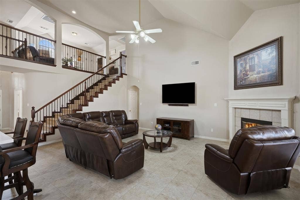 9006 Hogan Drive, Rowlett, TX 75089 9006 Hogan Drive, Rowlett, TX 75089