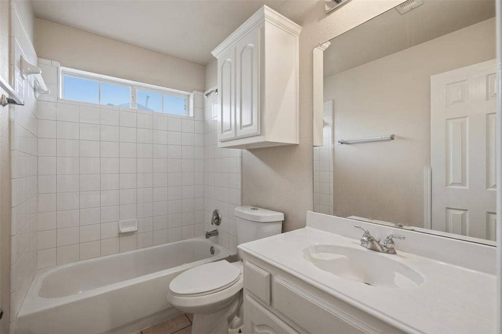 9006 Hogan Drive, Rowlett, TX 75089 9006 Hogan Drive, Rowlett, TX 75089