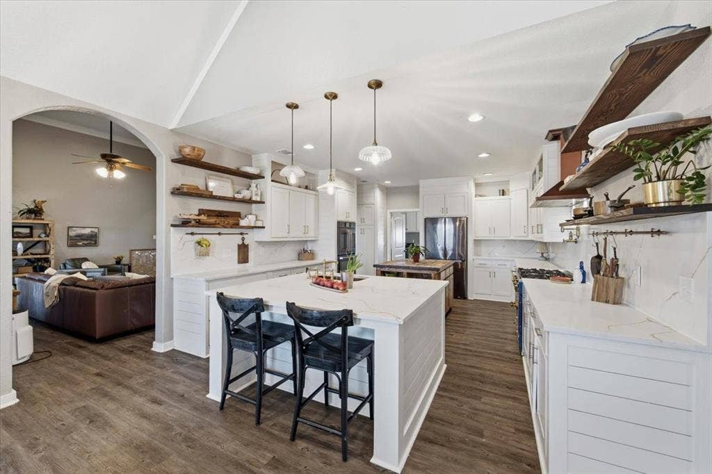 2811 Timber Rock Lane, Midlothian, TX 76065 2811 Timber Rock Lane, Midlothian, TX 76065