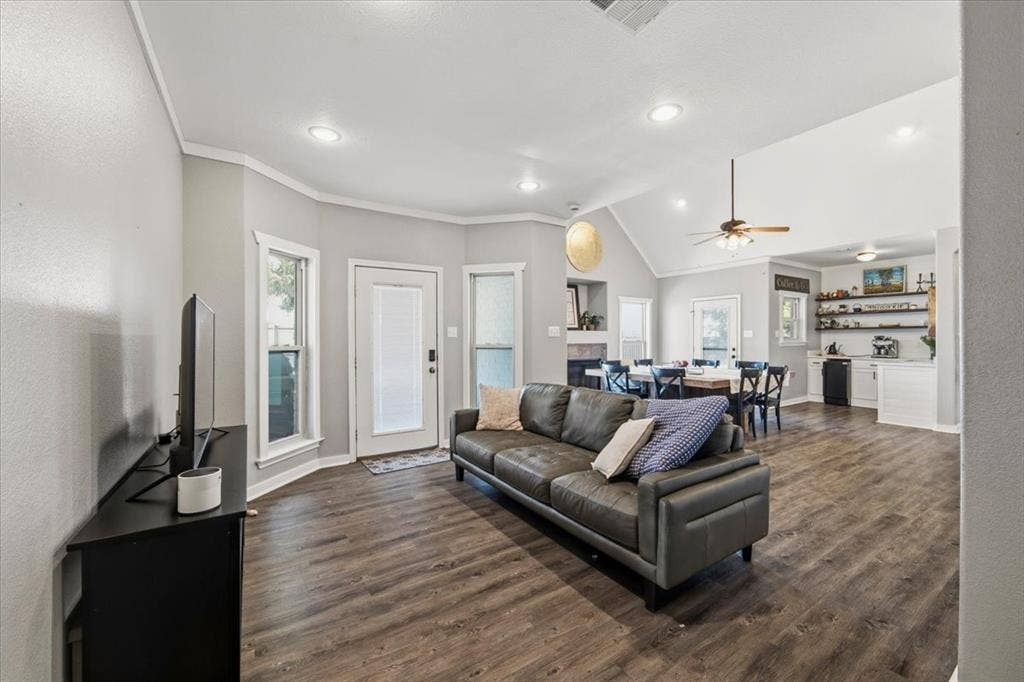 2811 Timber Rock Lane, Midlothian, TX 76065 2811 Timber Rock Lane, Midlothian, TX 76065