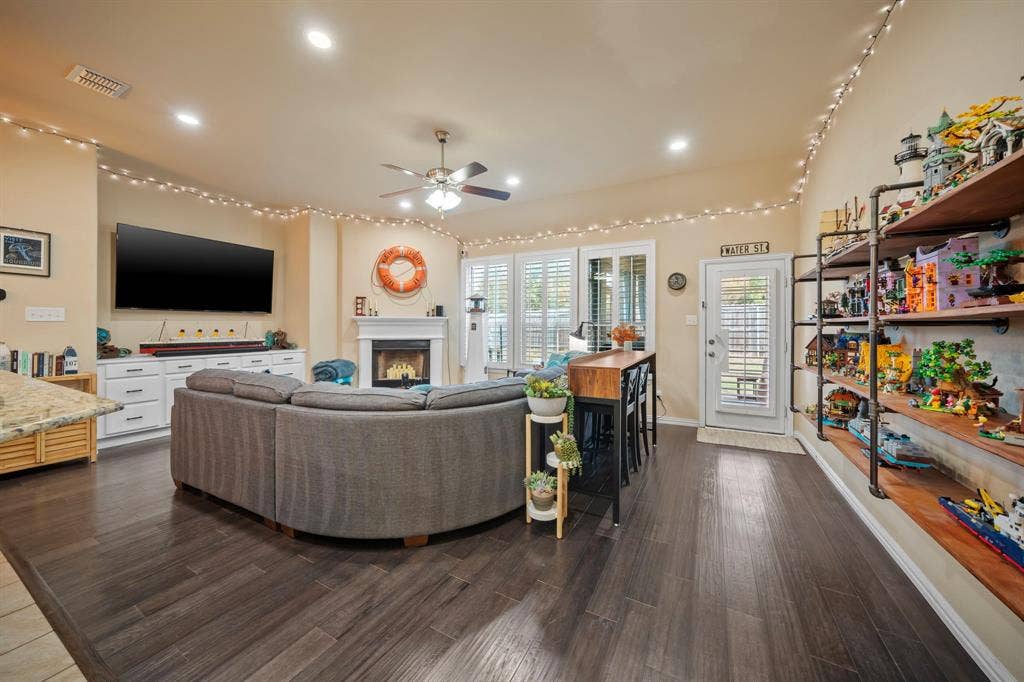 107 Jennie Court, Ferris, TX 75125